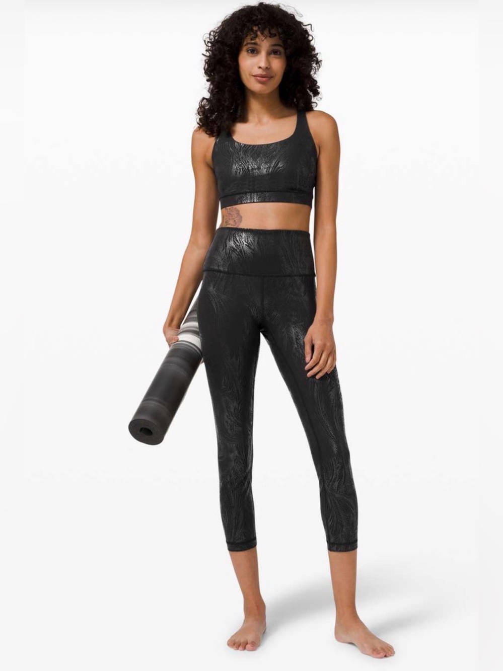Lululemon Wunder Under High-Rise Crop 23" *Shine
Acclimatize Black Foil size 6